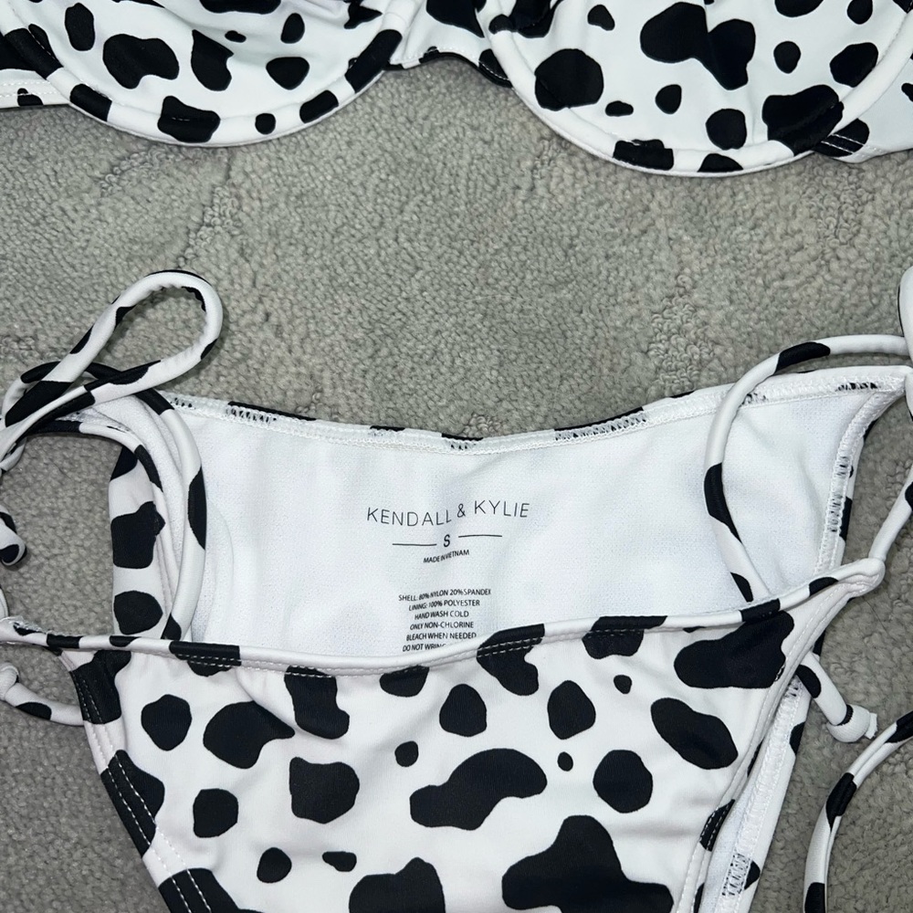 Bikini - Picture 3 of 3